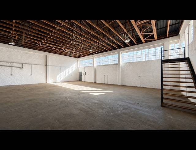 550M² WAREHOUSE TO LET IN MEADOWDALE